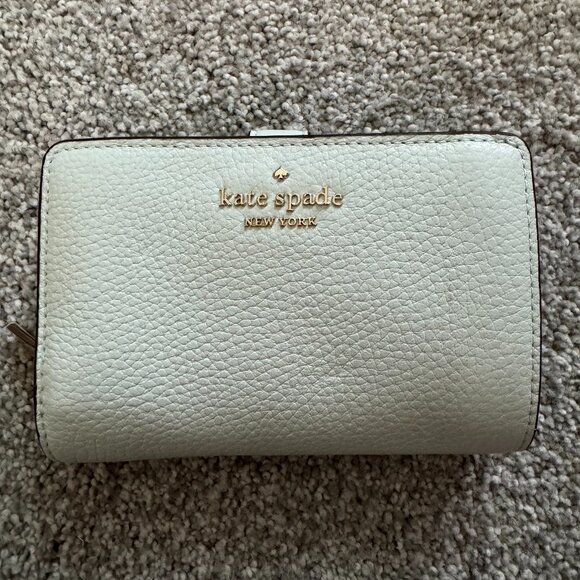 Kate Spade Medium Compact BiFold Pebbled Leather Hazy Morning - Picture 1 of 4